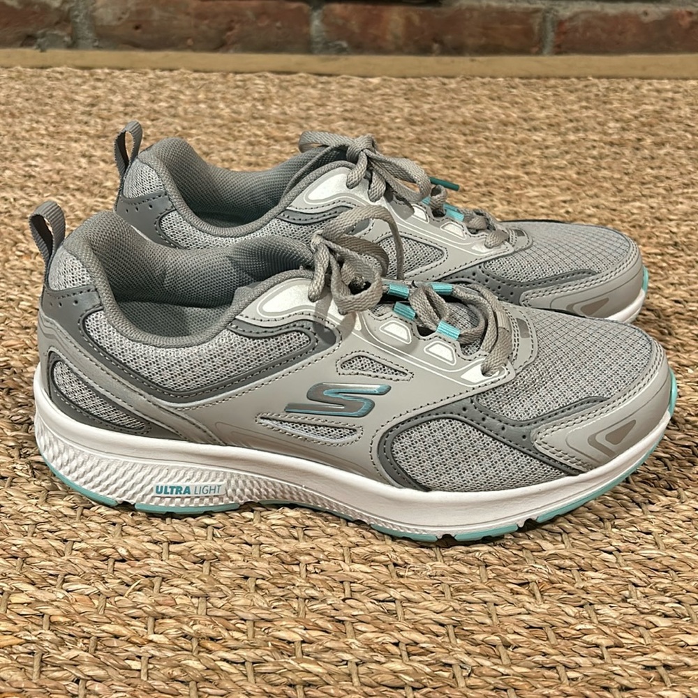 Brand new Sketchers Size 7/women’s